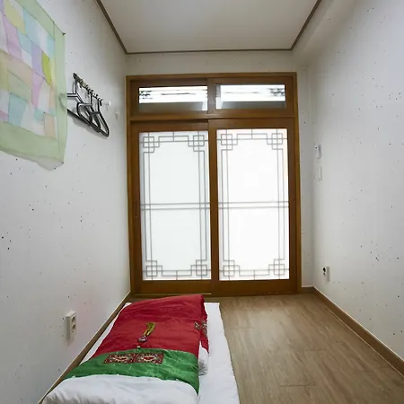 Go Woon Dang Hanok Guest House